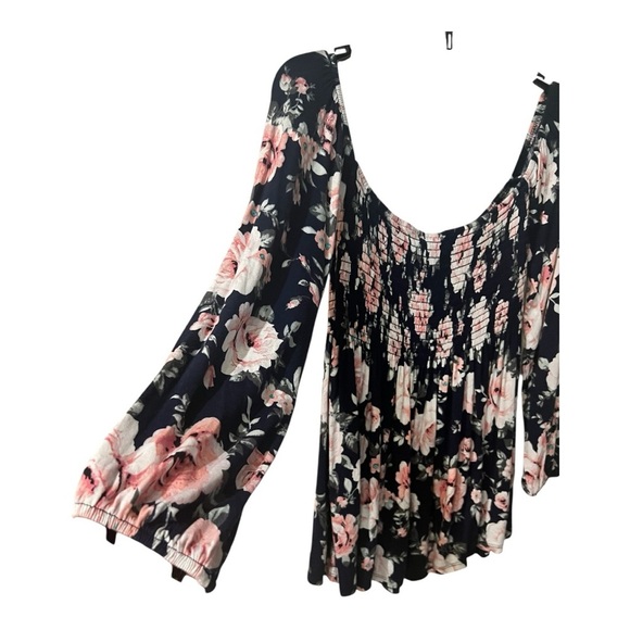 Urban Girl Floral Print Long Sleeve Women's Blouse size Small Ruching to bodice - Picture 2 of 7